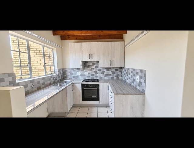 2 BEDROOM TOWNHOUSE FOR SALE IN CELTISDAL
